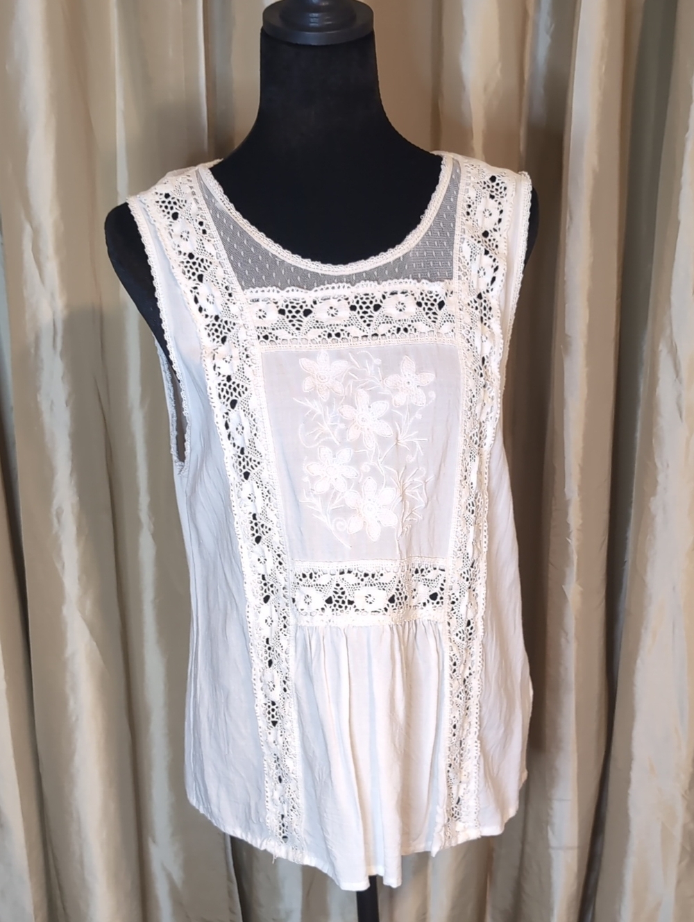 White Lace & Embroidered Sleeveless Top